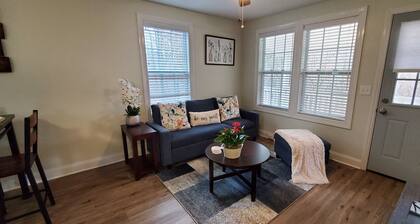 2-bedroom cottage in peaceful Hendersonville NC.
