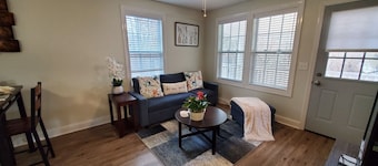 2-bedroom cottage in peaceful Hendersonville NC.