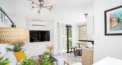 Saeside Sanctuary: Bright& Airy 2BR