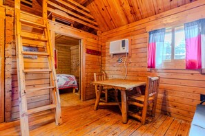 Room - Water's Edge RV Resort (Willis)