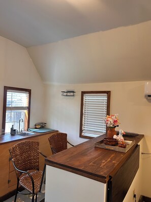 Unclassified image, 4 of 7, button