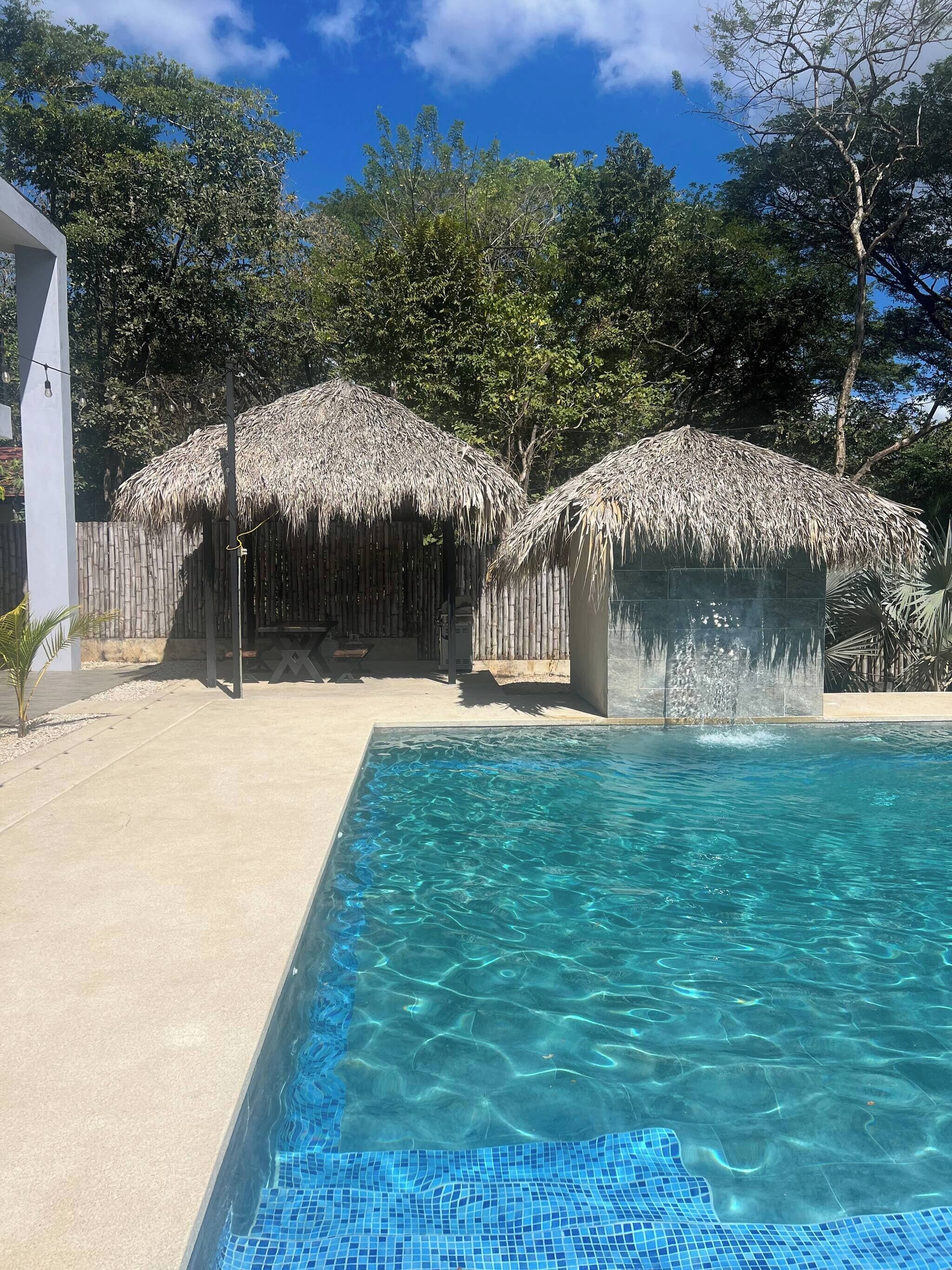 Casa, 3 habitaciones, balcón | Piscina