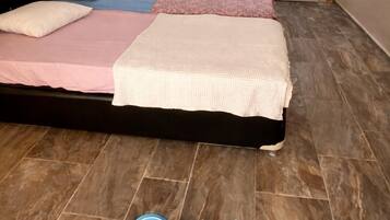 4 bedrooms, iron/ironing board, WiFi