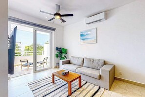 TV, offices - 2BR condo near Akumal beach, rooftop pool (Akumal)