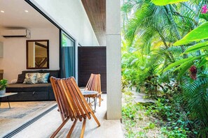 Terrace/patio - Modern 1BR Condo - Rooftop Pool & Gym (Playa del Carmen)