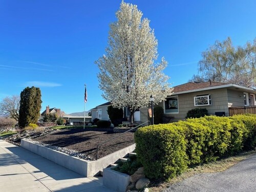 Cozy 2-bedroom Wenatchee view house close to town