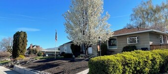 Cozy 2-bedroom Wenatchee view house close to town