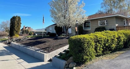 Cozy 2-bedroom Wenatchee view house close to town