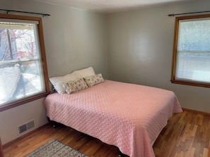 2 bedrooms, WiFi, bed sheets