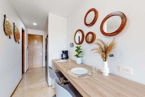 Dining - Playa del Carmen Studio: Rooftop Pool & Balcony (Playa del Carmen)