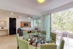 Dining - Playa del Carmen 3BR Villa | Pool, Gym & Balcony (Playa del Carmen)