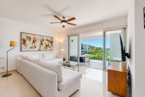 TV - Playa Condo: Beach, Pool, & Family Fun! (Playa del Carmen)