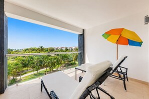 Property grounds - Playa Condo: Beach, Pool, & Family Fun! (Playa del Carmen)