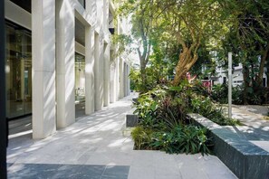 Exterior detail - 1BR Steps to 5th Ave, Rooftop Pool & Gym (Playa del Carmen)