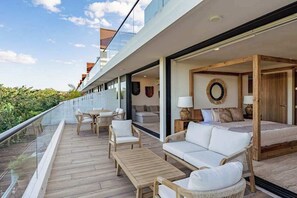 Property grounds - Luxury Playa Condo: Pool, Gym & Beach (Playa del Carmen)