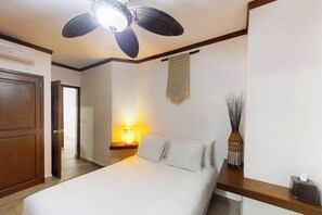 1 bedroom, iron/ironing board, travel cot, WiFi - Beachfront 1BR Suite with Terrace & Ocean View (Playa del Carmen)