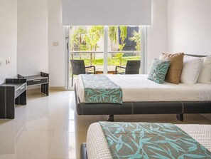 Iron/ironing board, WiFi, bed sheets, wheelchair access - Beachfront Studio | Resort Pool & Beach Access (Playa del Carmen)