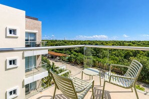 Property grounds - Mareazul Beachfront Resort - 3BR - Pools & Gym (Playa del Carmen)