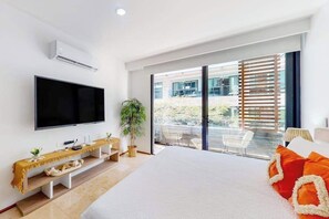 Iron/ironing board, WiFi, bed sheets - Playa del Carmen 1BR: Rooftop Pool & Gym (Playa del Carmen)