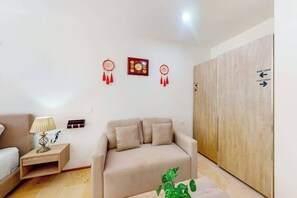TV - Playa del Carmen 1BR: Rooftop Pool & Gym (Playa del Carmen)