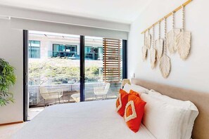 1 dormitorio, tabla de planchar con plancha, wifi y ropa de cama