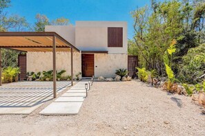 Property grounds - Luxury Xpu-Ha Getaway: Pool, Gym, & Beachfront (Playa del Carmen)
