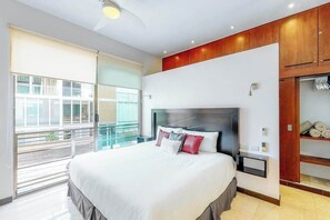 Een strijkplank/strijkijzer, wifi, beddengoed