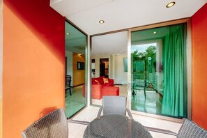 Terrace/patio - Playa 1BR Condo: Rooftop Pool, Steps to 5th Ave (Playa del Carmen)