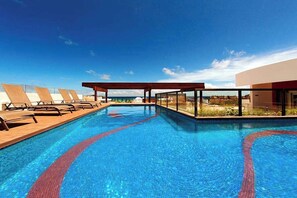 Pool - Playa 1BR Condo: Rooftop Pool, Steps to 5th Ave (Playa del Carmen)