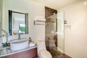 Shower, towels - Modern Studio - Rooftop Pool, Gym & Balcony (Playa del Carmen)