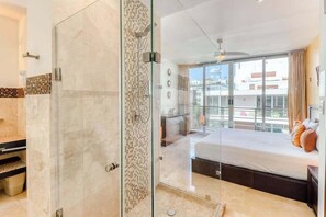 3 bedrooms, iron/ironing board, WiFi, bed sheets - 3BR Playa Condo: Rooftop Pool, Steps to 5th Ave (Playa del Carmen)