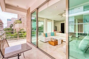 Property grounds - Stylish 1BR Condo: Beach, Rooftop Pool & 5th Ave (Playa del Carmen)