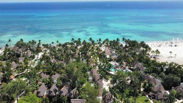 A resort with thatched-roof bungalows, a beach, and a pool. - Bright Condo: Rooftop Ocean Pool, Walk to Beach (Playa del Carmen)