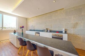 Fridge, microwave, oven, stovetop - Playa del Carmen Condo: Rooftop Pool & Ocean View (Playa del Carmen)