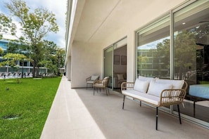 Terrace/patio - Coastal 2BR Playacar Condo - Workspace & Pool (Playa del Carmen)