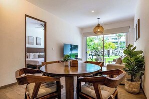 Dining - Coastal 2BR Playacar Condo - Workspace & Pool (Playa del Carmen)