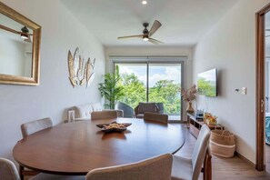 Dining - Playacar 2BR | Balcony, Pool & Beach Access (Playa del Carmen)