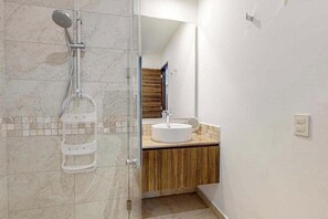 Shower, towels - Stylish Studio near Akumal - Rooftop Pool & WiFi (Akumal)