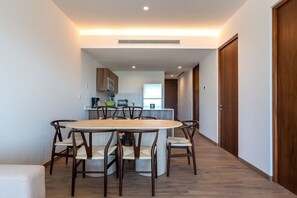Dining - The Leaf 2BR | Balcony, Pool & Downtown Playa (Playa del Carmen)
