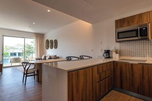 Fridge, microwave, oven, stovetop - The Leaf 2BR | Balcony, Pool & Downtown Playa (Playa del Carmen)