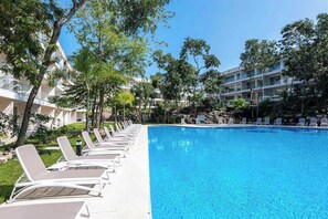 Pool - The Leaf 2BR | Balcony, Pool & Downtown Playa (Playa del Carmen)