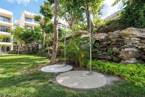 Property grounds - The Leaf 2BR | Balcony, Pool & Downtown Playa (Playa del Carmen)