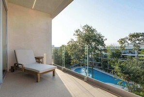 Pool - The Leaf 2BR | Balcony, Pool & Downtown Playa (Playa del Carmen)