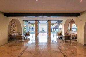 Lobby - Beachfront Condo with Pool, Balcony & WiFi (Playa del Carmen)