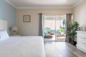 Iron/ironing board, WiFi, bed sheets - Beachfront Condo with Pool, Balcony & WiFi (Playa del Carmen)