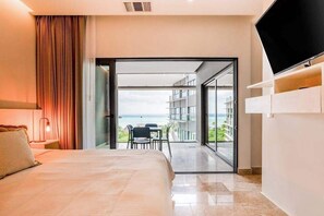Iron/ironing board, WiFi, bed sheets - Ocean-View Condo - Rooftop Infinity Pool & WiFi (Playa del Carmen)
