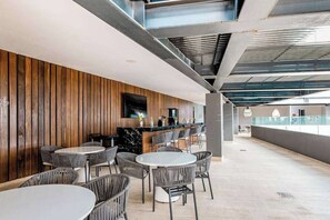 Dining - Ocean-View Condo - Rooftop Infinity Pool & WiFi (Playa del Carmen)