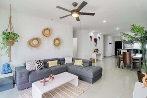 TV - Playa Penthouse | 2BR, Rooftop Terrace, Sleeps 6 (Playa del Carmen)
