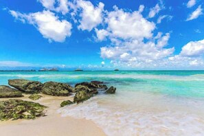 Beach - Playa Penthouse | 2BR, Rooftop Terrace, Sleeps 6 (Playa del Carmen)