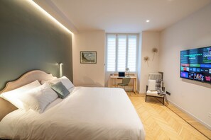 2 bedrooms, desk, free WiFi, bed sheets - The Almond Blossom Boutique apartment (Milano)